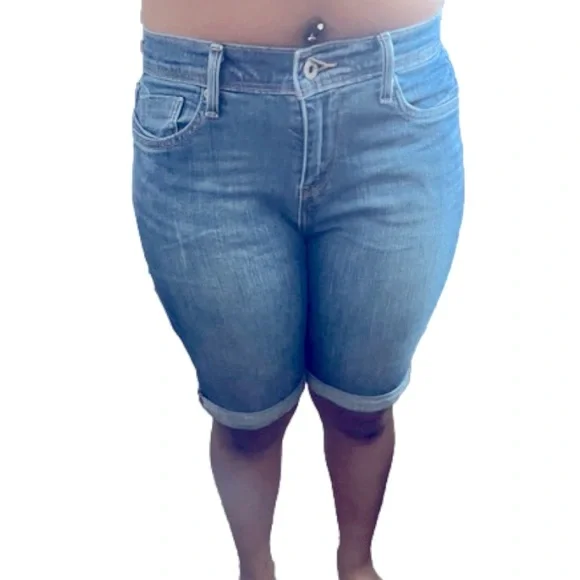 Levi’s shorts - Picture 2 of 7